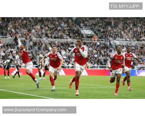 阿森纳与纽卡工作人员冲突现场惊现干草叉引发热议