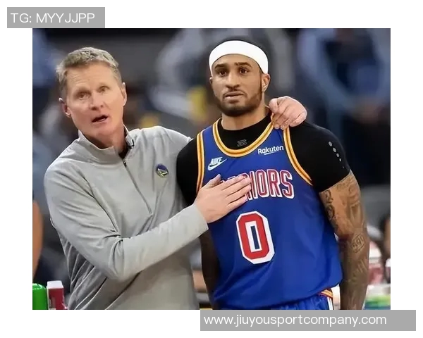 库里称赞小佩顿化学反应良好拦拆配合默契展现球队默契精神