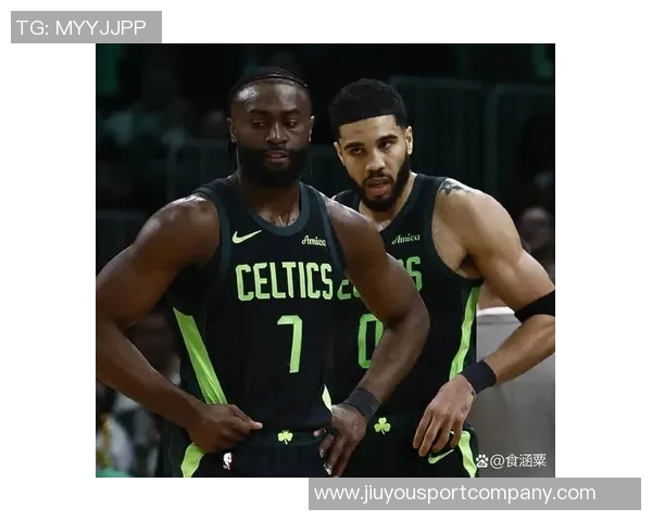 布朗称赞塔图姆积极参与客场比赛展现出色团队精神